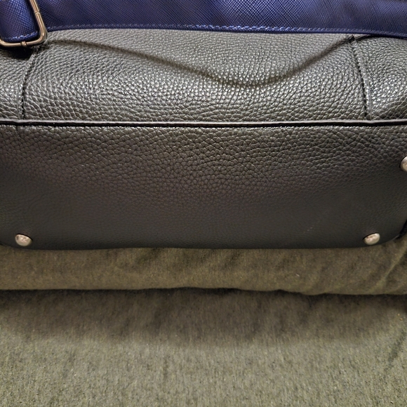 Cirque Du Soleil Black tote bag w/extra straps and makeup bag - Picture 13 of 14